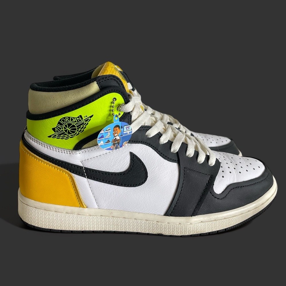 Nike Air Jordan 1 Retro High OG Volt Men’s Size 8.5 555088-118